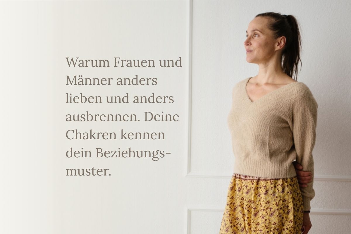 Bild mit Iris Pyka und der Aufschrift "Warum Frauen und Männer anders lieben und anders ausbrennen. Deine Chakren kennen dein Beziehungsmuster."